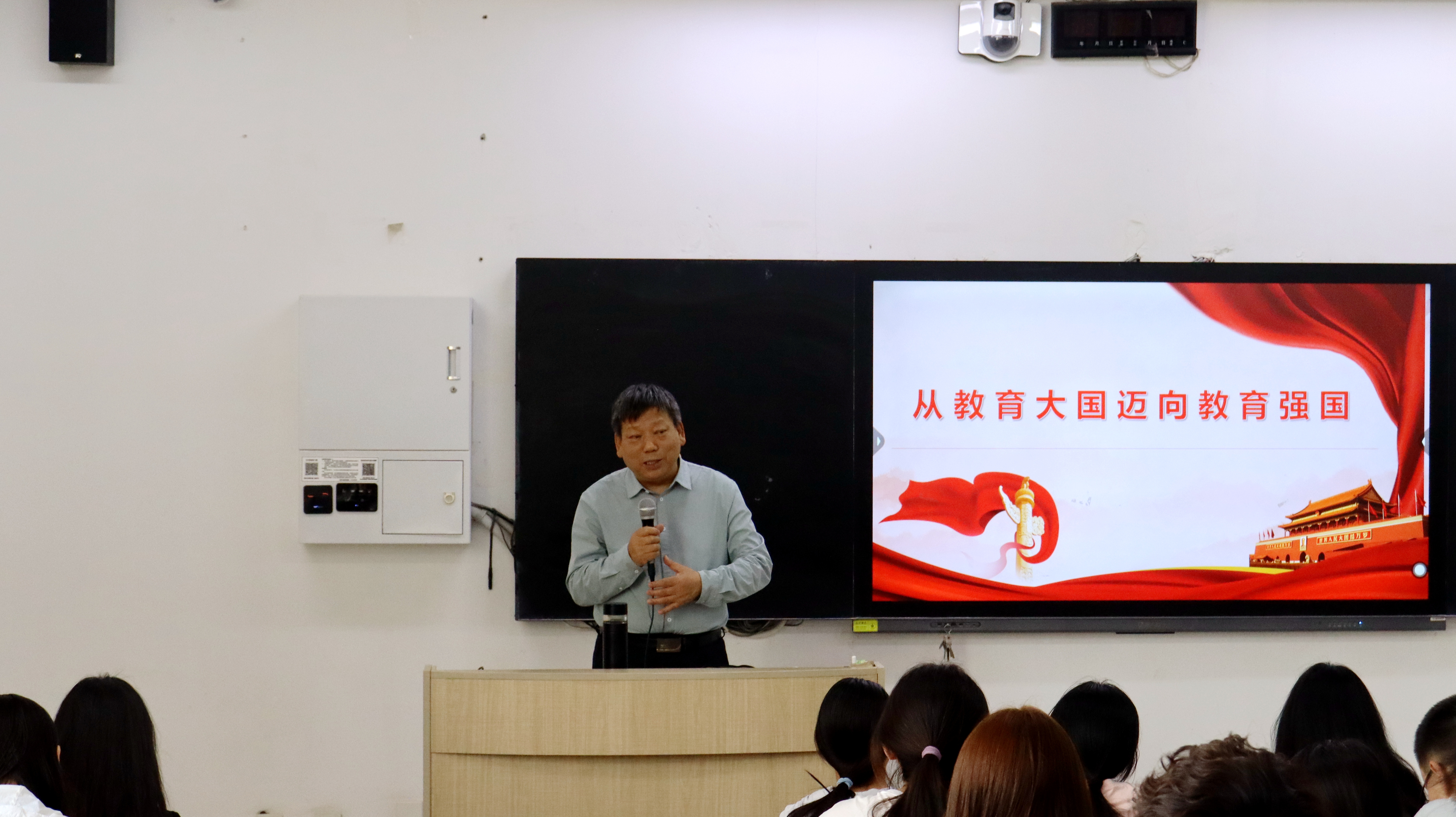 tyc86太阳集团举办“名医名家进思政课堂”活动